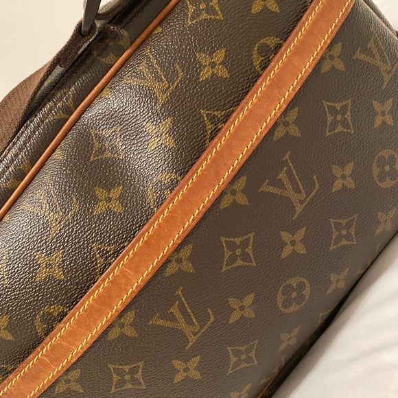 Louis Vuitton Reporter Bag - Picture 4 of 16